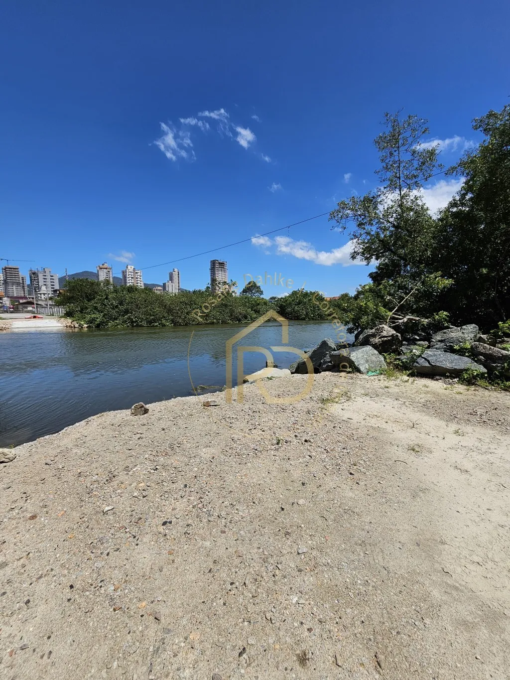 OPORTUNIDADE ÚNICA EM MEIA PRAIA — foto 2