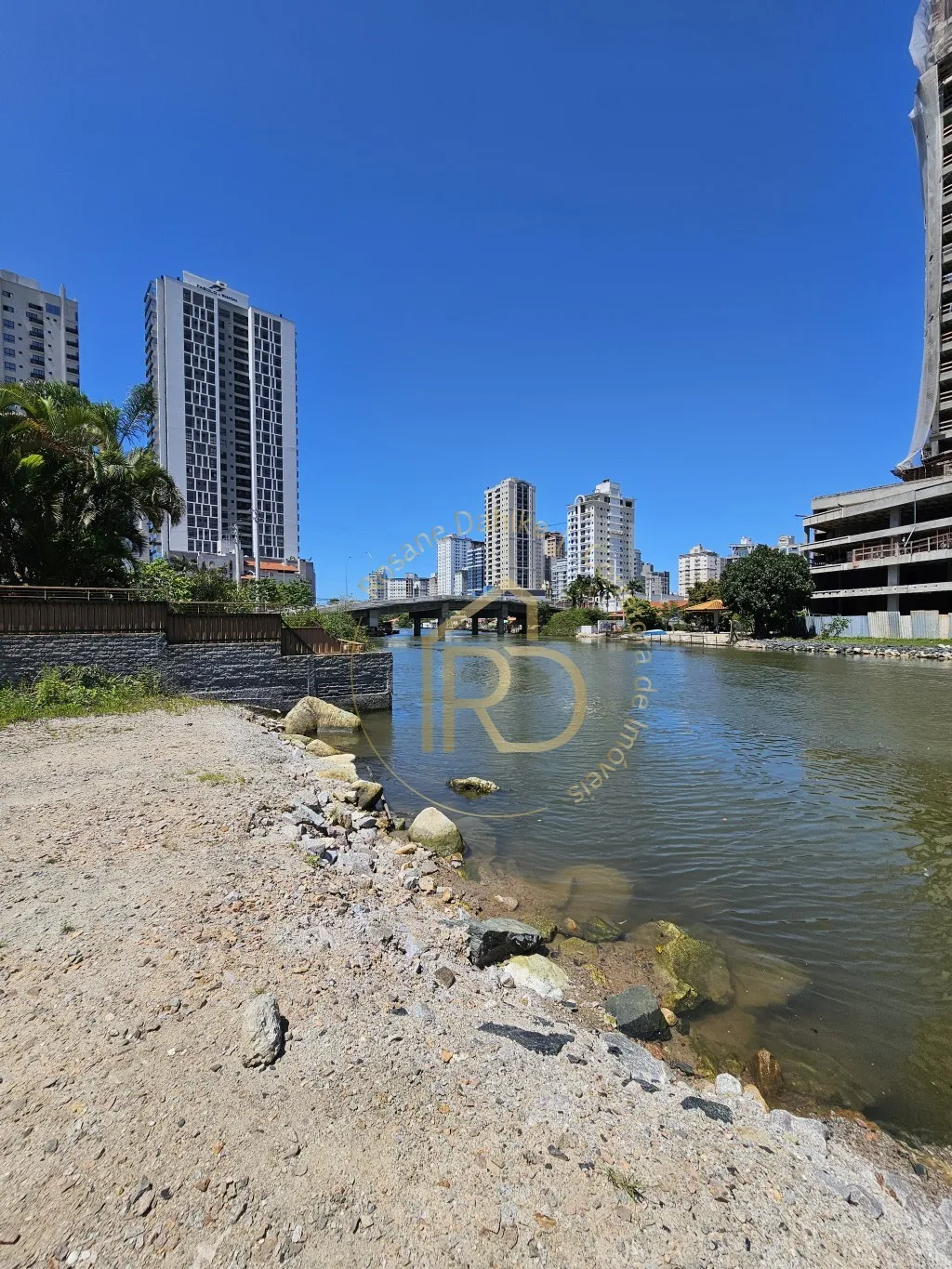 OPORTUNIDADE ÚNICA EM MEIA PRAIA — foto 3