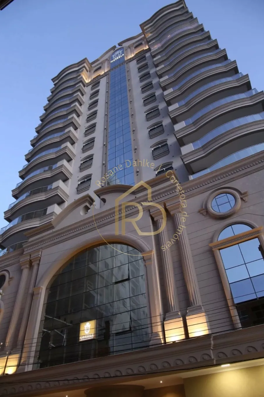 Sofisticação e Exclusividade em Meia Praia, Itapema - foto 1