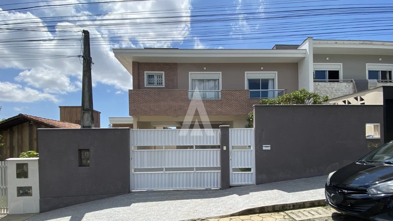 Casa com 1 suíte e 3 quartos à venda no bairro Iririú em Joinville-SC por R$ 950.00,00. - foto 1