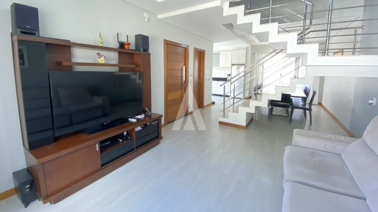 Casa com 1 suíte e 3 quartos à venda no bairro Iririú em Joinville-SC por R$ 950.00,00. — foto 2