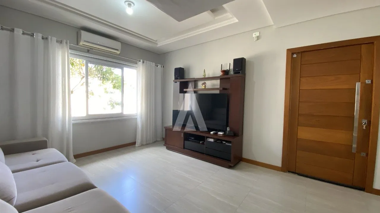 Casa com 1 suíte e 3 quartos à venda no bairro Iririú em Joinville-SC por R$ 950.00,00. — foto 3