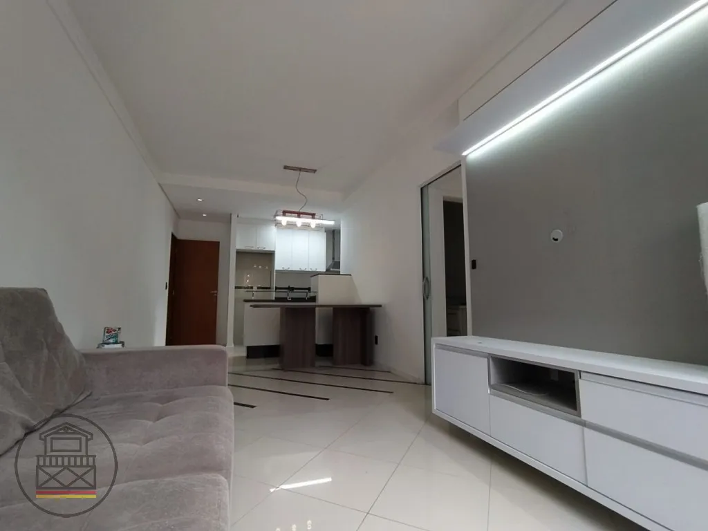 Apartamento semi-mobiliado, bairro Água Verde! — foto 2