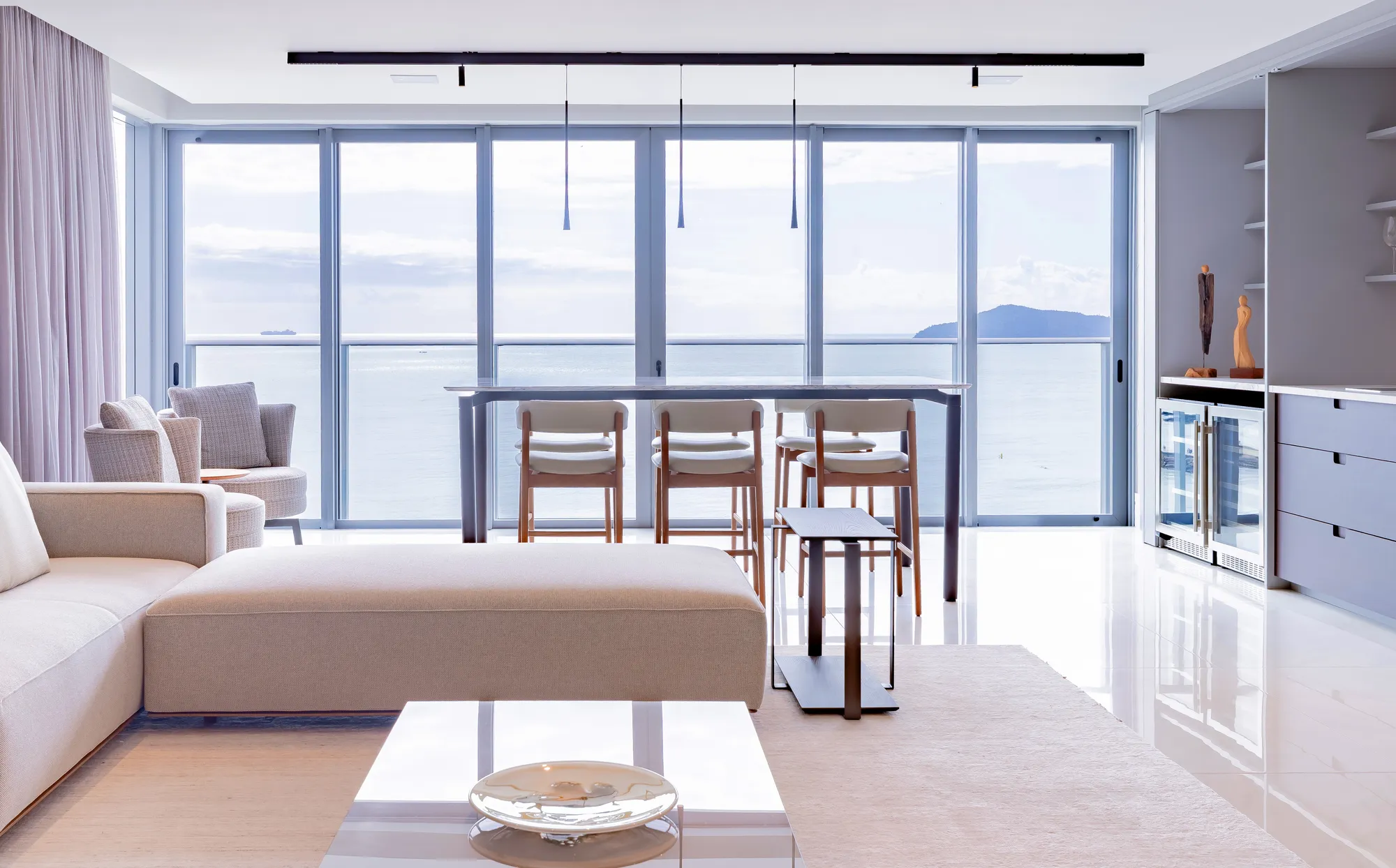 Apartamento de 04 Suítes Mobiliado Frente Mar em Balneário Camboriú — foto 3