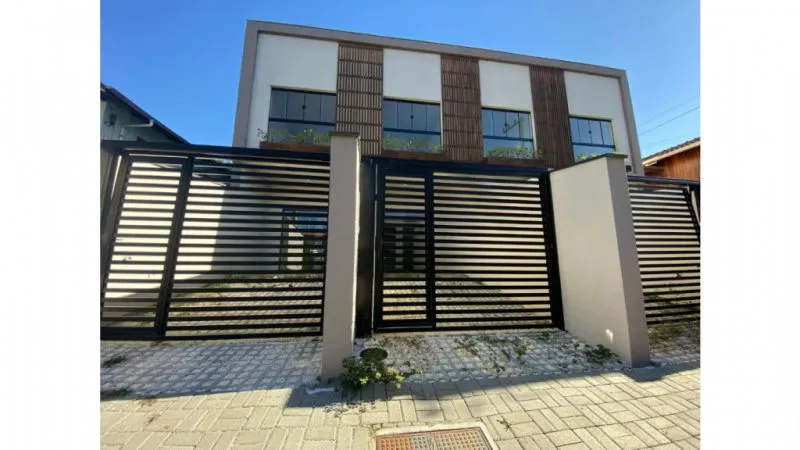 Sobrado com 2 suítes, no bairro Água Verde, em Blumenau com fácil acesso ao centro de Blumenau. - foto 1