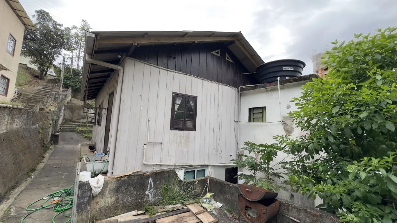 Terreno com 1 casa mista mais 1 quitinete, no bairro Itoupava Seca, Blumenau/SC. — foto 3