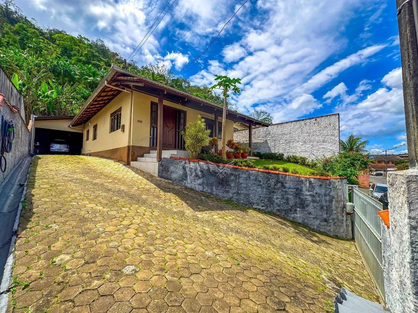 Casa Averbada com 3 Quartos e Amplo Terreno — foto 2