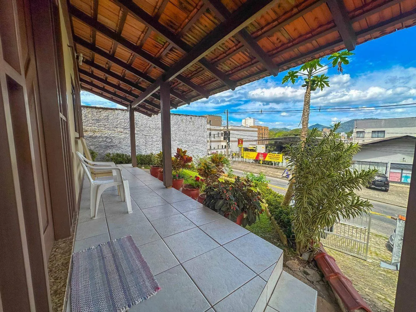 Casa Averbada com 3 Quartos e Amplo Terreno — foto 3