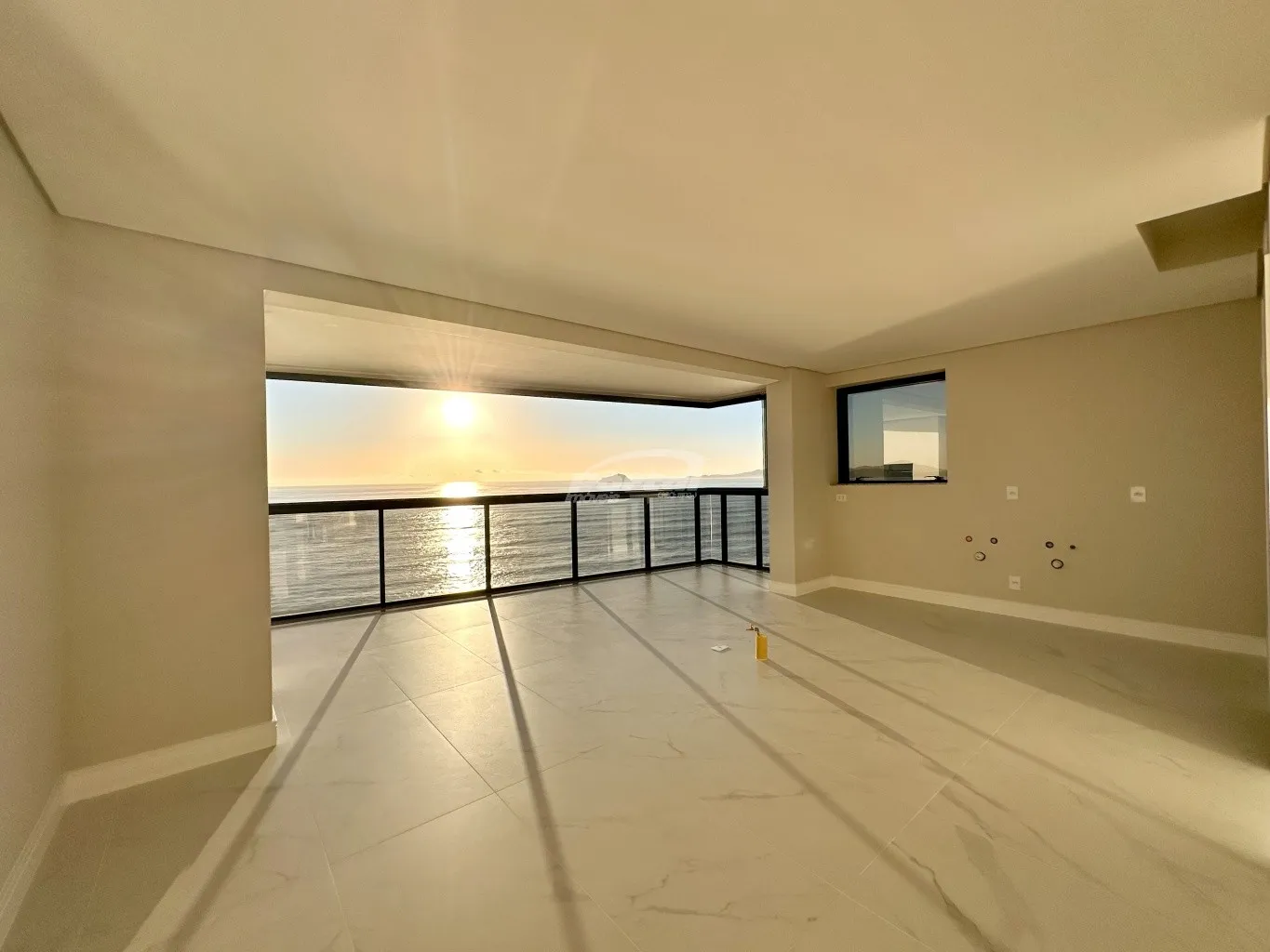 Espetacular apartamento com vista de frente para o mar para venda! - foto 1