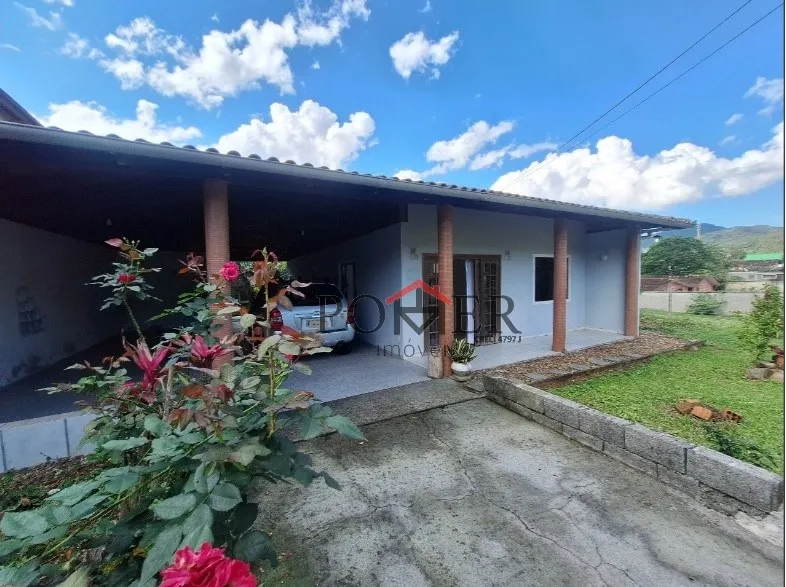 Casa bem localizada, e amplo terreno - Praticidade e muito espaço, próximo ao centro da cidade, 178,00m de área construída, em amplo terreno de 1.175,00m. - foto 1