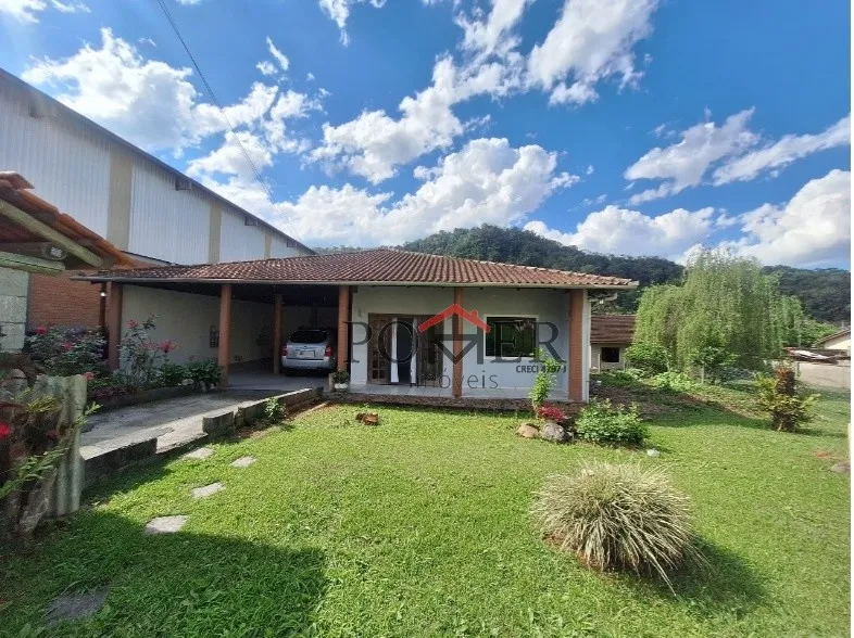 Casa bem localizada, e amplo terreno - Praticidade e muito espaço, próximo ao centro da cidade, 178,00m de área construída, em amplo terreno de 1.175,00m. — foto 3