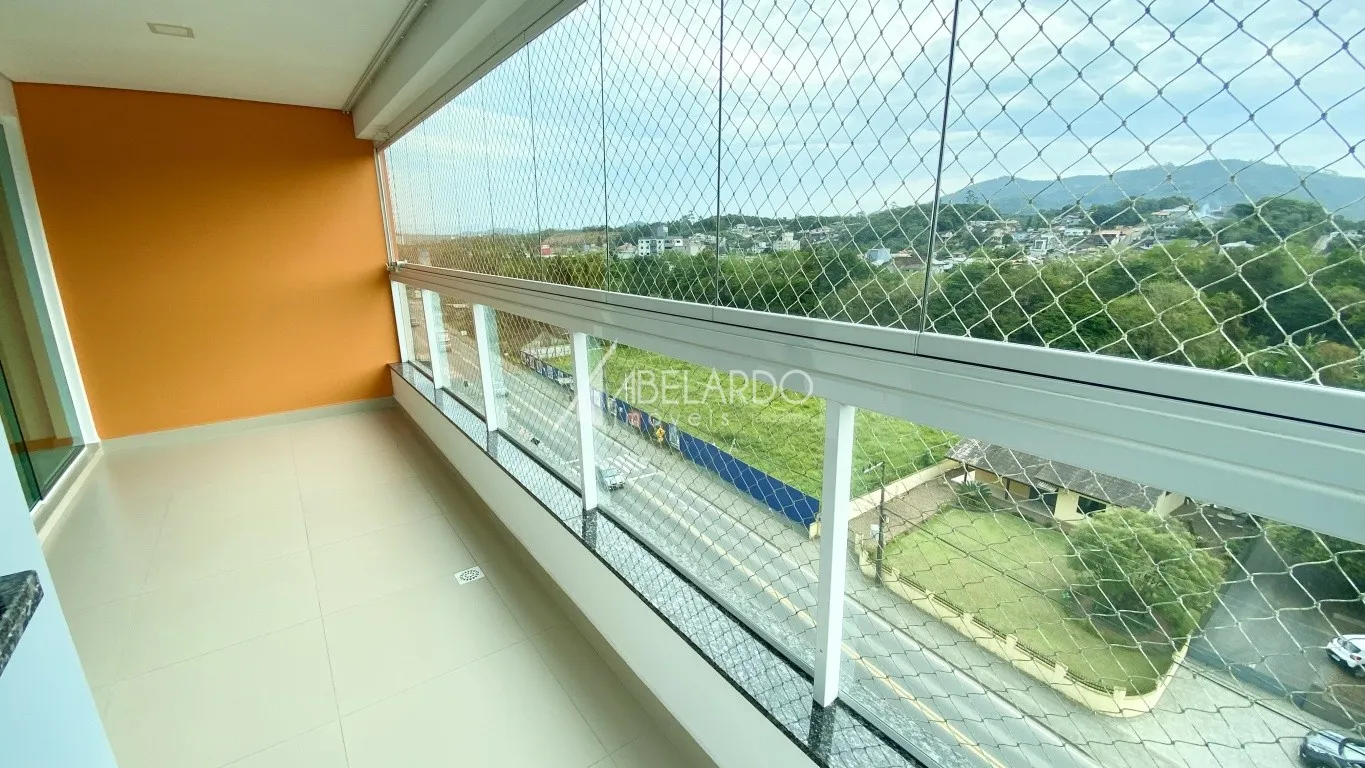 APARTAMENTO SEMIMOBILIADO COM TRÊS DORMITÓRIOS PRONTO PARA MORAR - BAIRRO ITOUPAVA CENTRAL — foto 2