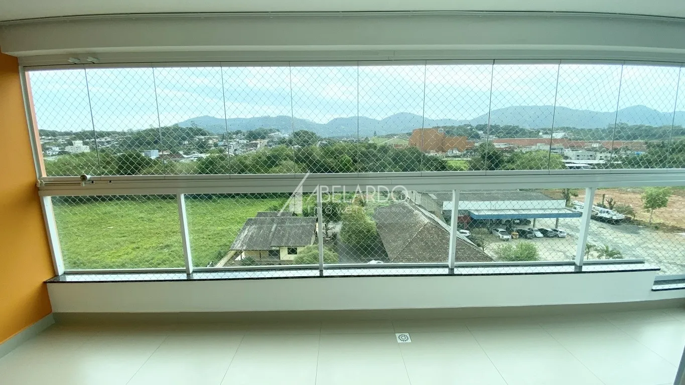 APARTAMENTO SEMIMOBILIADO COM TRÊS DORMITÓRIOS PRONTO PARA MORAR - BAIRRO ITOUPAVA CENTRAL — foto 3