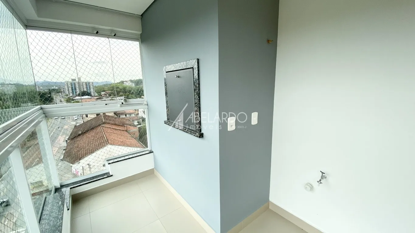 APARTAMENTO SEMIMOBILIADO COM TRÊS DORMITÓRIOS PRONTO PARA MORAR - BAIRRO ITOUPAVA CENTRAL — foto 4
