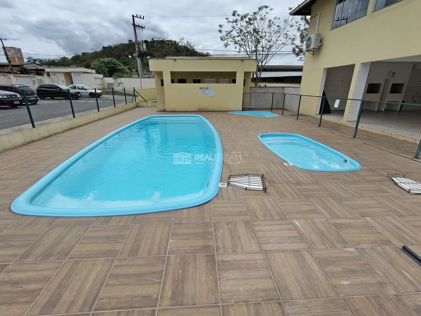 Apartamento de 2 dormitórios e 1 garagem/estacionamento — foto 2