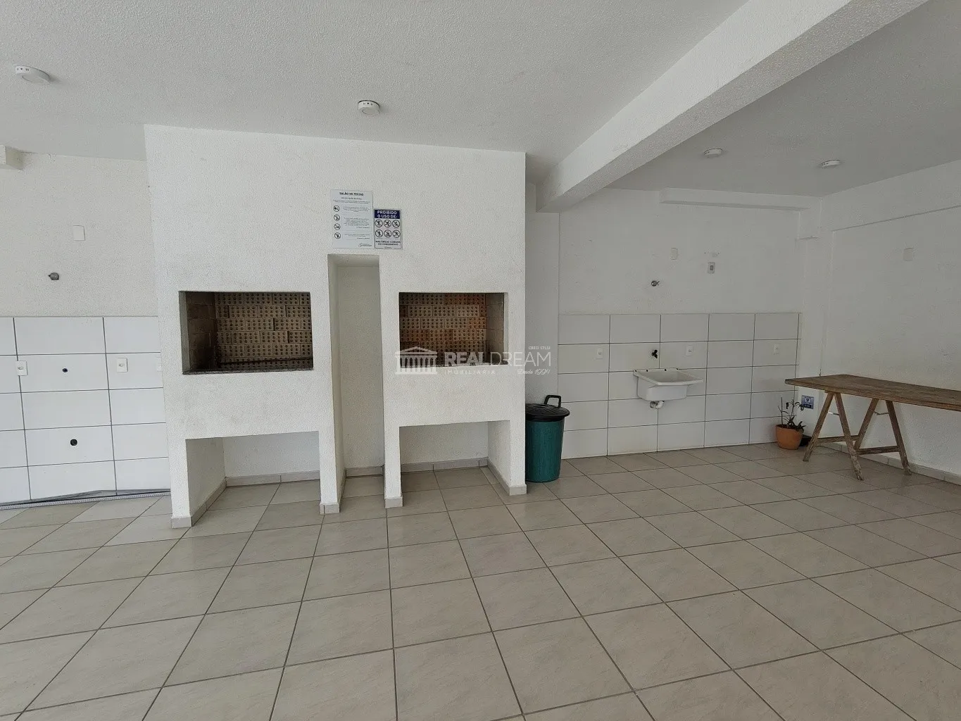 Apartamento de 2 dormitórios e 1 garagem/estacionamento — foto 4