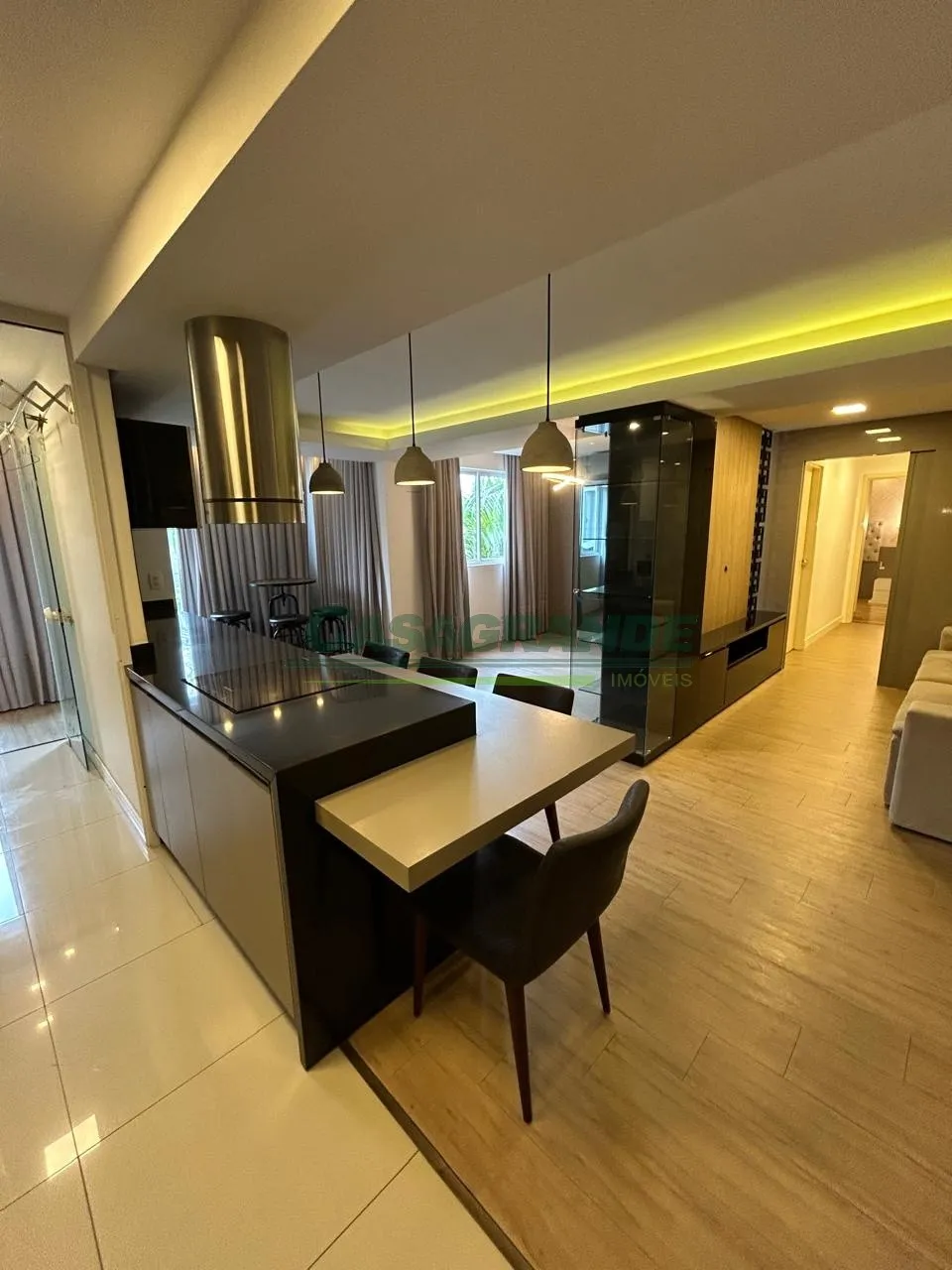 Apartamento no bairro Fortaleza, oferecendo espaço ideal para receber amigos, trabalhar em home office ou relaxar com a família. — foto 2