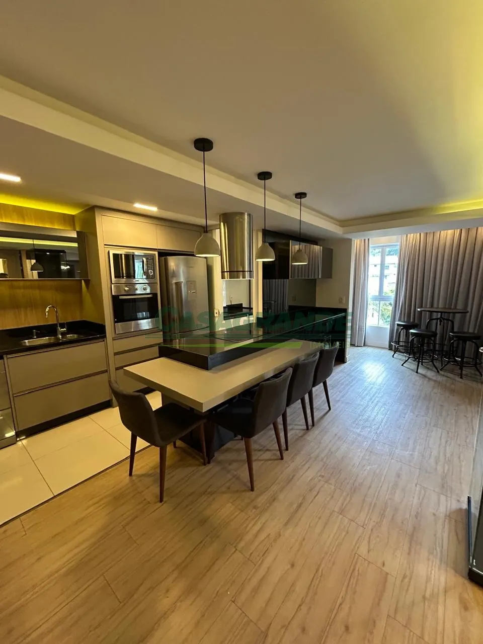 Apartamento no bairro Fortaleza, oferecendo espaço ideal para receber amigos, trabalhar em home office ou relaxar com a família. — foto 4