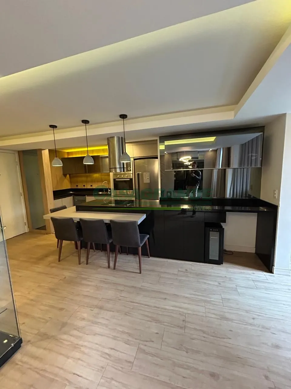 Apartamento no bairro Fortaleza, oferecendo espaço ideal para receber amigos, trabalhar em home office ou relaxar com a família. — foto 6