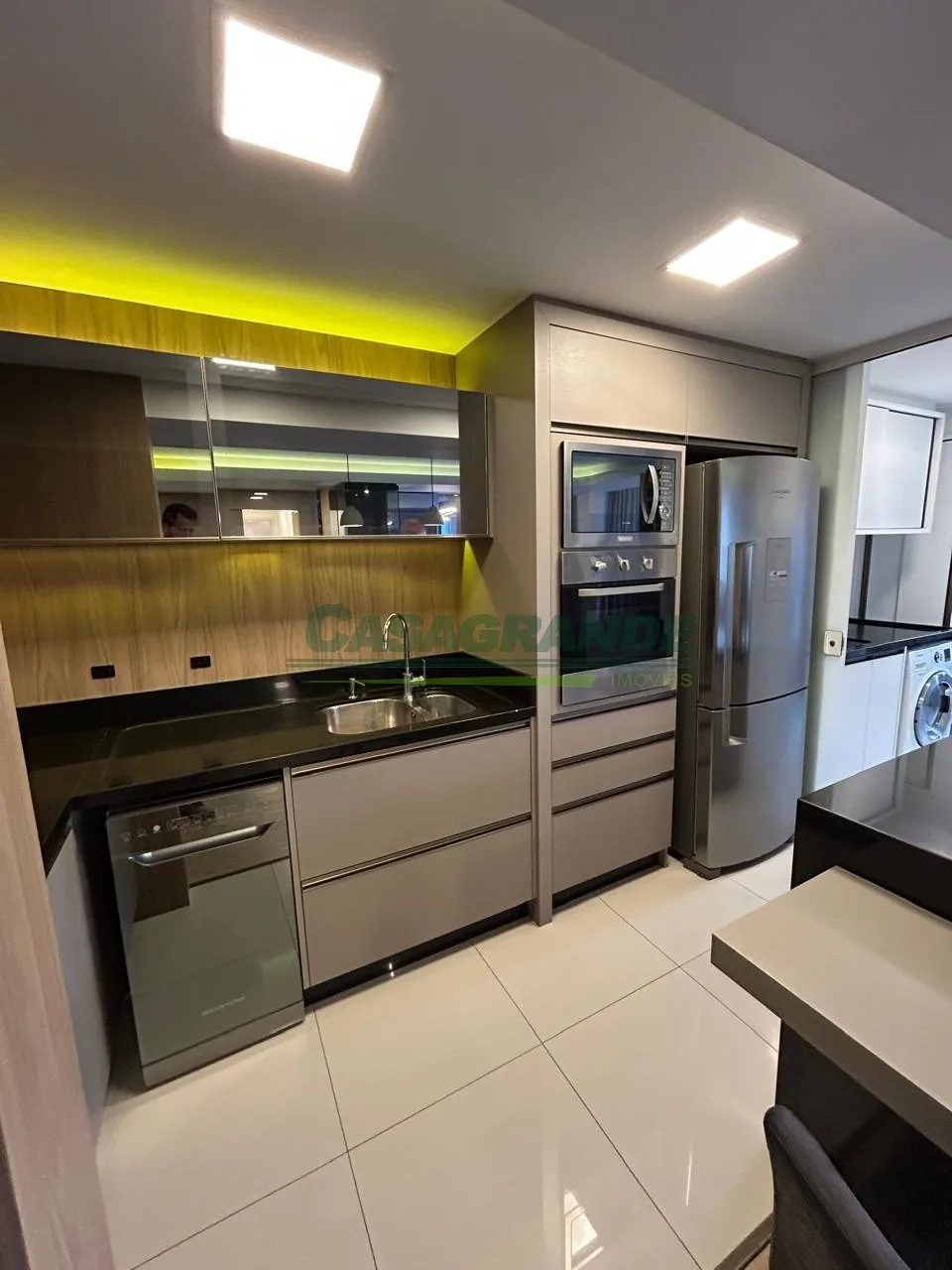 Apartamento no bairro Fortaleza, oferecendo espaço ideal para receber amigos, trabalhar em home office ou relaxar com a família. — foto 7