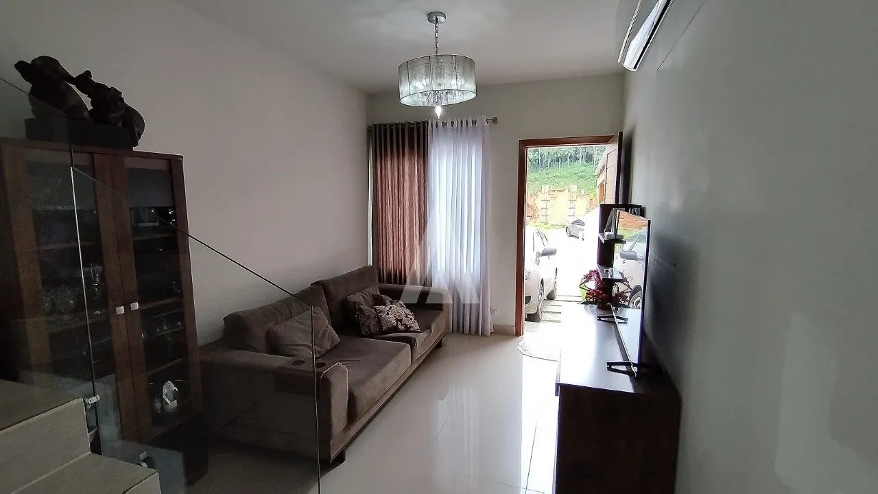 Ótimo sobrado geminado com 2 quartos à venda no bairro Santa Catarina em Joinville-SC por R$ 350.000,00. — foto 2