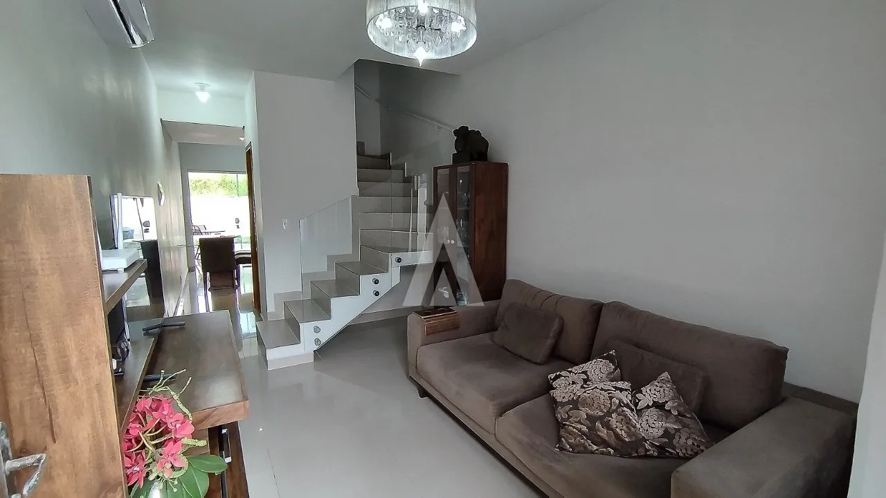 Ótimo sobrado geminado com 2 quartos à venda no bairro Santa Catarina em Joinville-SC por R$ 350.000,00. — foto 3