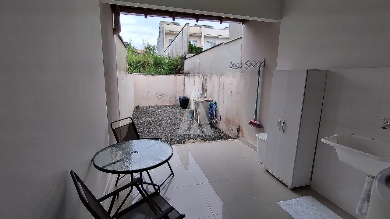 Ótimo sobrado geminado com 2 quartos à venda no bairro Santa Catarina em Joinville-SC por R$ 350.000,00. — foto 5