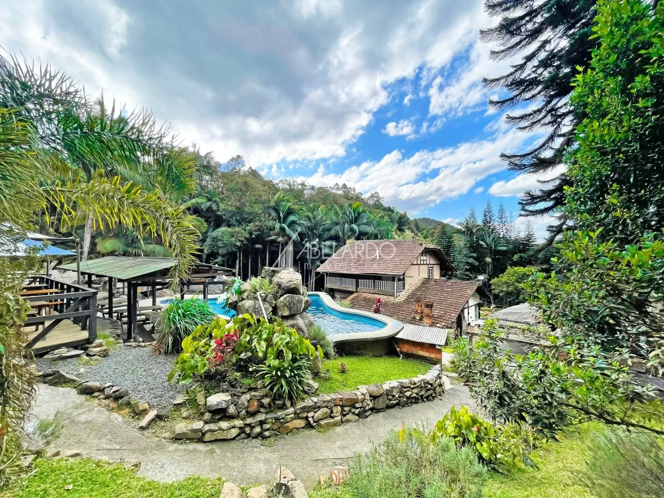 RESTAURANTE E POUSADA RURAL EM PLENO FUNCIONAMENTO, ALTAMENTE RENTÁVEIS, NA DIVISA ENTRE BLUMENAU E MASSARANDUBA — foto 2