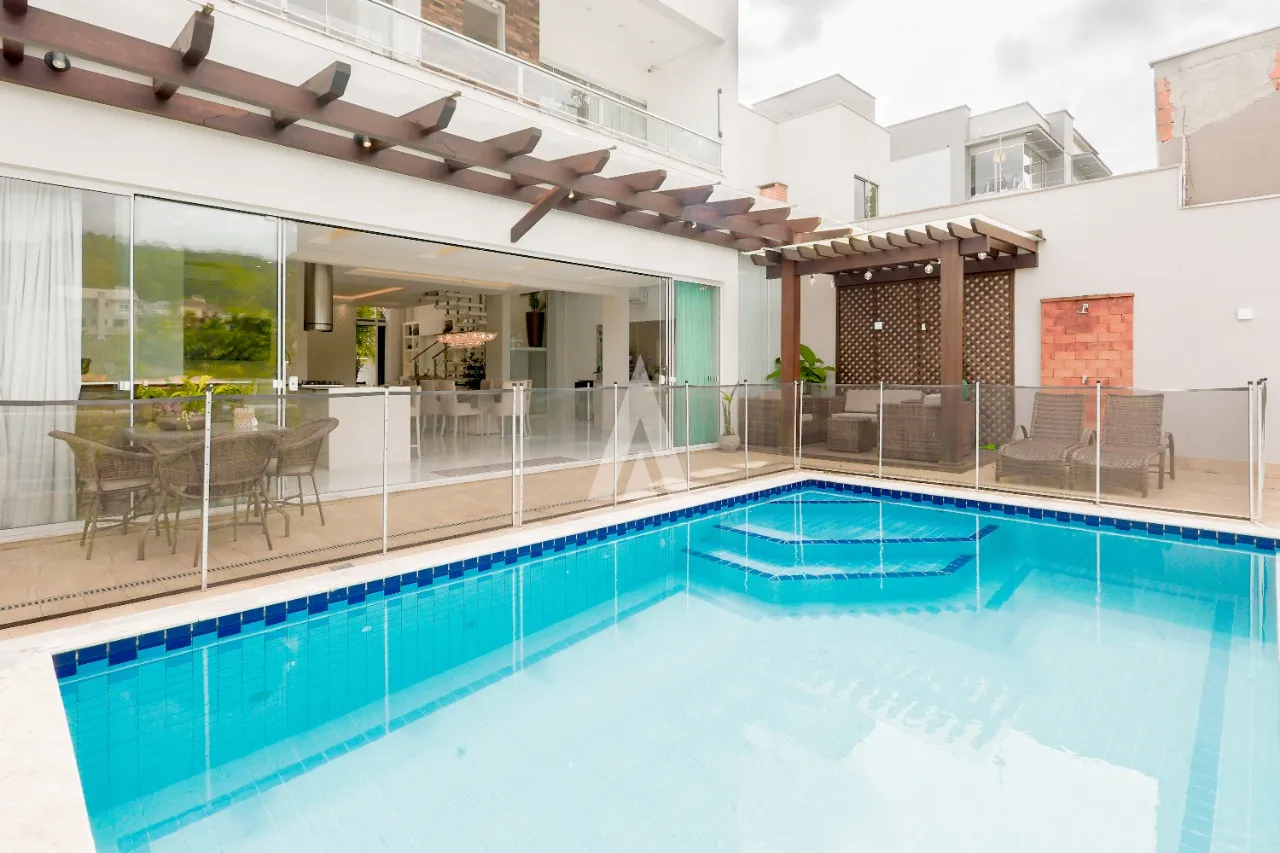 Casa com 5 suítes à venda no bairro Glória em Joinville-SC de R$ 3.190.000,00 por R$ 2.990.000,00. — foto 6