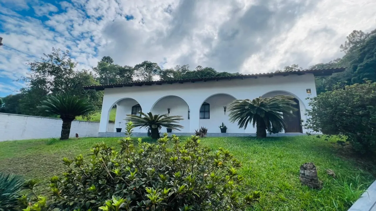 Casa 03 dormitórios com 228,85m2, terreno amplo - 5 minutos do centro, no bairro Gasparinho - Gaspar - foto 1