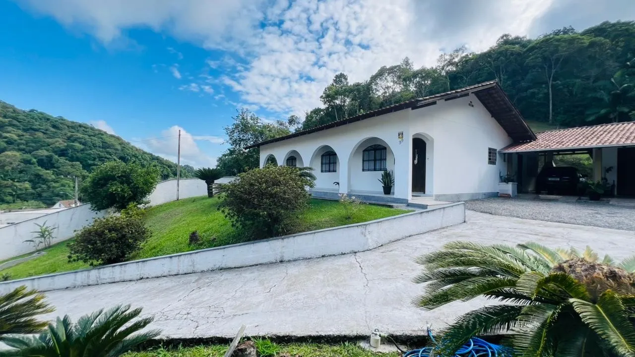 Casa 03 dormitórios com 228,85m2, terreno amplo - 5 minutos do centro, no bairro Gasparinho - Gaspar — foto 2