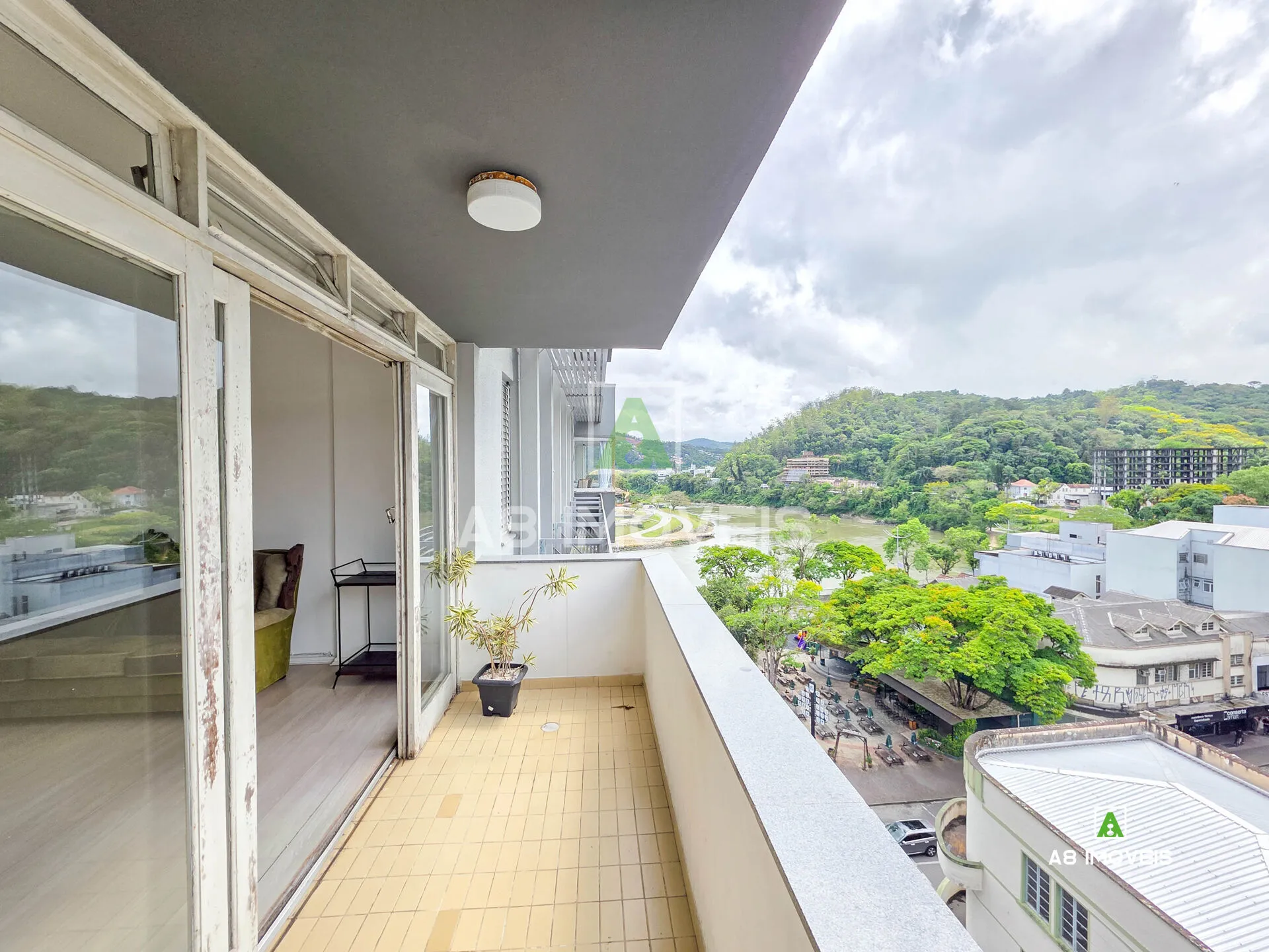 APARTAMENTO CENTRO DE BLUMENAU COM 3 QUARTOS E 2 BANHEIROS — foto 2