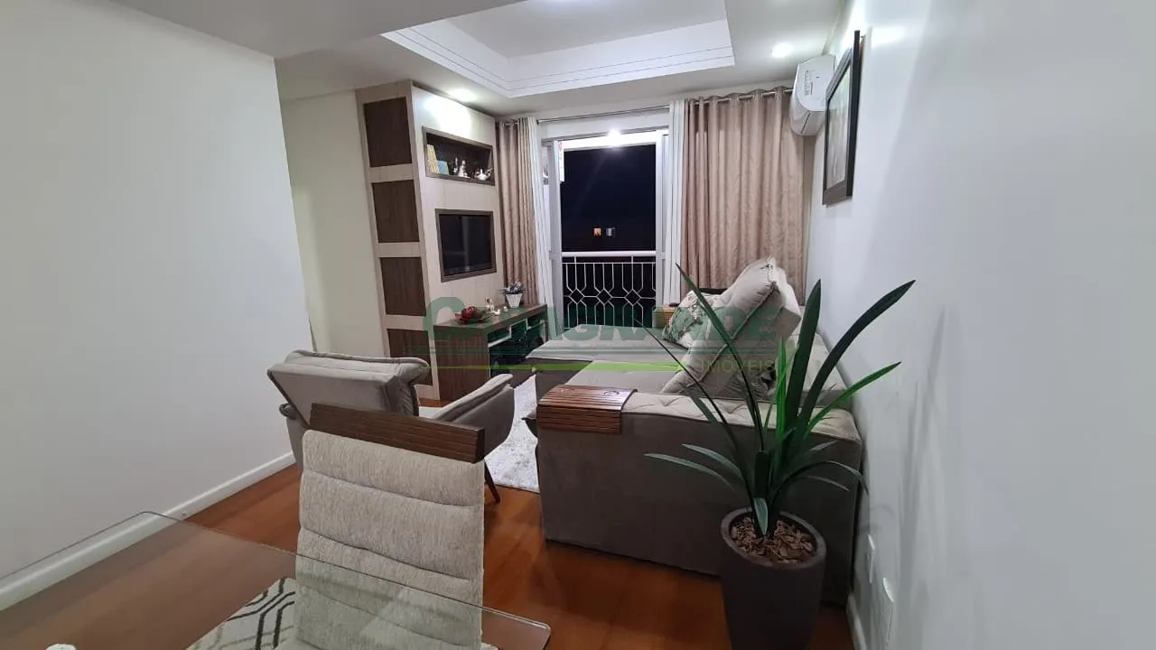Apartamento mobiliado em excelente localização no início do bairro Garcia a poucos minutos do centro, 2 dormitórios, sacada com churrasqueira, sala de estar e jantar, cozinha com móveis sob medida, área de serviço, banheiro social, 1 vaga de garagem coberta. — foto 5