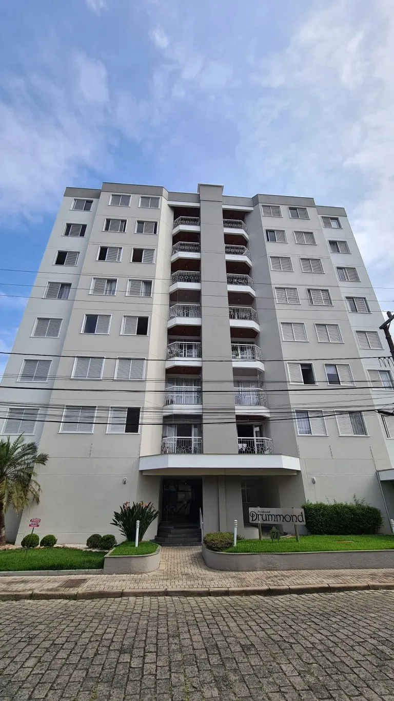 Apartamento mobiliado em excelente localização no início do bairro Garcia a poucos minutos do centro, 2 dormitórios, sacada com churrasqueira, sala de estar e jantar, cozinha com móveis sob medida, área de serviço, banheiro social, 1 vaga de garagem coberta. - foto 1