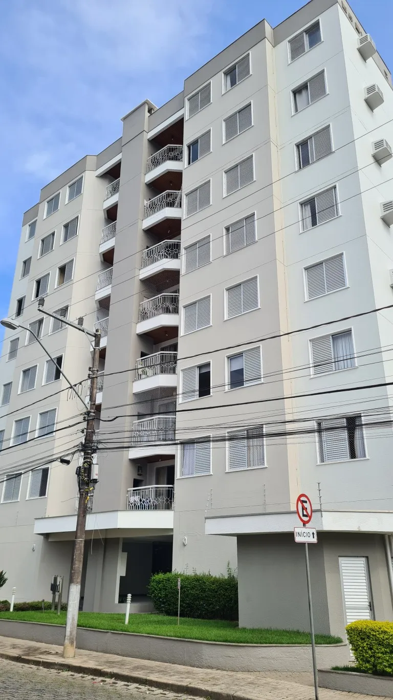 Apartamento mobiliado em excelente localização no início do bairro Garcia a poucos minutos do centro, 2 dormitórios, sacada com churrasqueira, sala de estar e jantar, cozinha com móveis sob medida, área de serviço, banheiro social, 1 vaga de garagem coberta. — foto 2