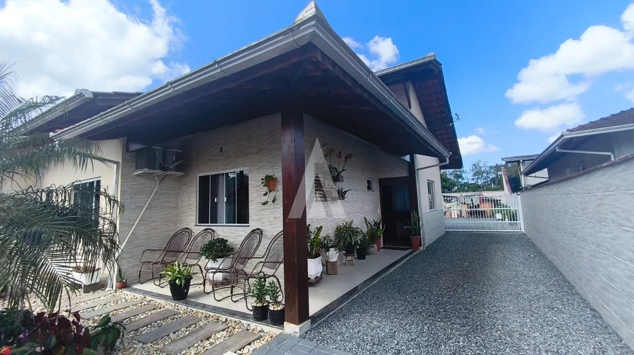 Casa averbada com 3 quartos sendo 1 suíte semimobiliada no Vila Nova por R$ 850.000 - foto 1