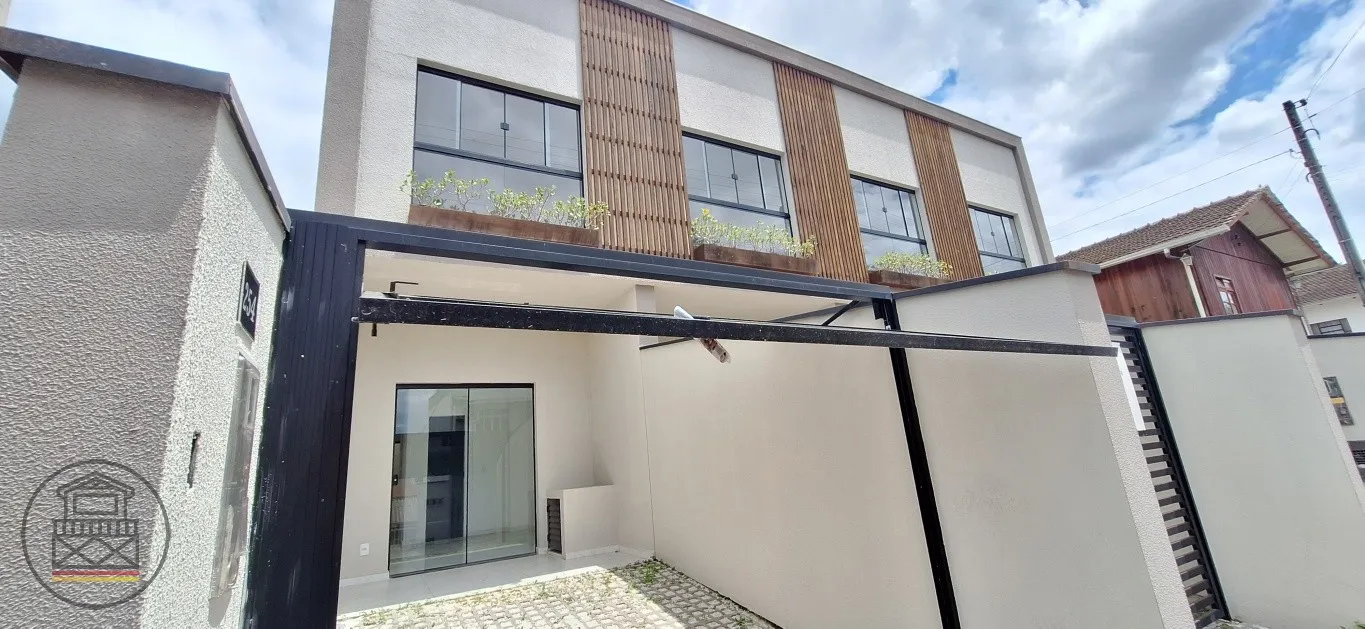 Sobrado com 2 suítes, bairro Água Verde!!! - foto 1