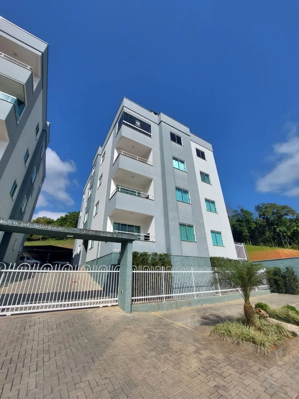 Viva com estilo em Timbó! Apartamento amplo com escritório e duas sacadas. — foto 2