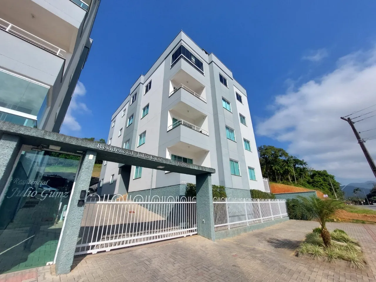 Viva com estilo em Timbó! Apartamento amplo com escritório e duas sacadas. - foto 1