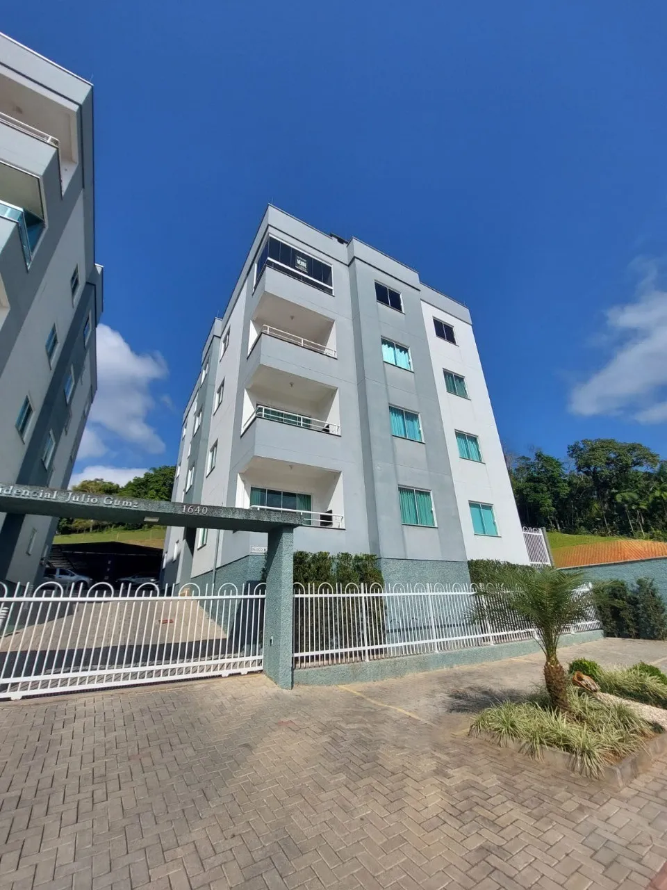 Viva com estilo em Timbó! Apartamento amplo com escritório e duas sacadas. — foto 4