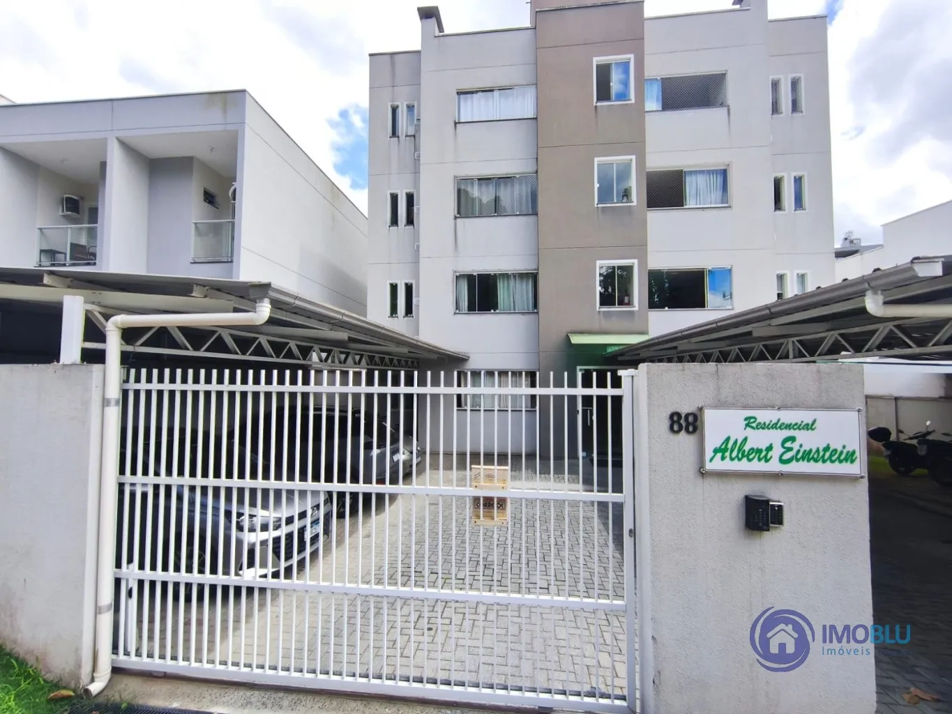 Apartamento de 2 dormitórios ,excelente ,no 4 andar, á venda , completamente mobiliado no Bairro Fortaleza . Só trazer sua mala! - foto 1
