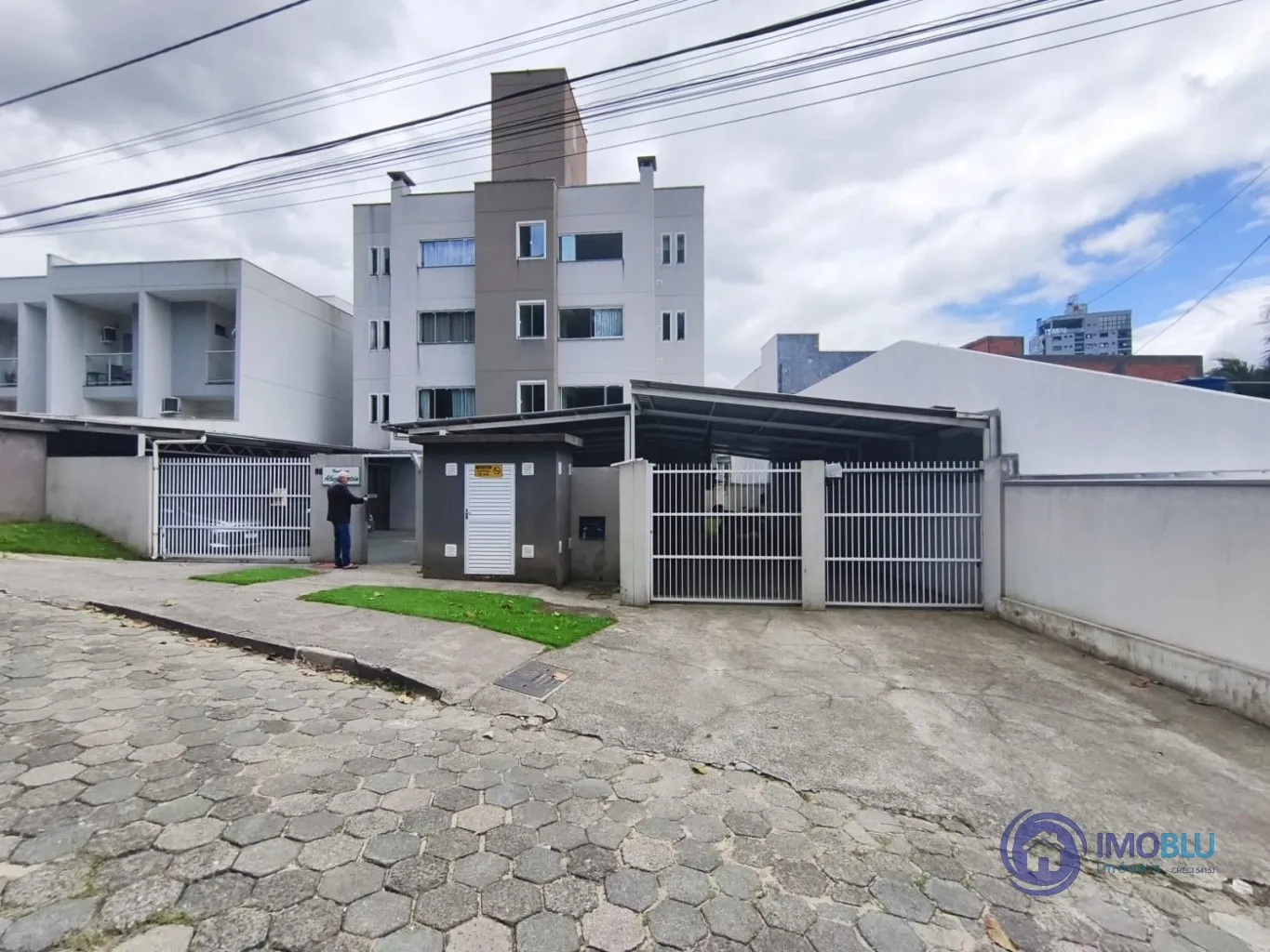Apartamento de 2 dormitórios ,excelente ,no 4 andar, á venda , completamente mobiliado no Bairro Fortaleza . Só trazer sua mala! — foto 2