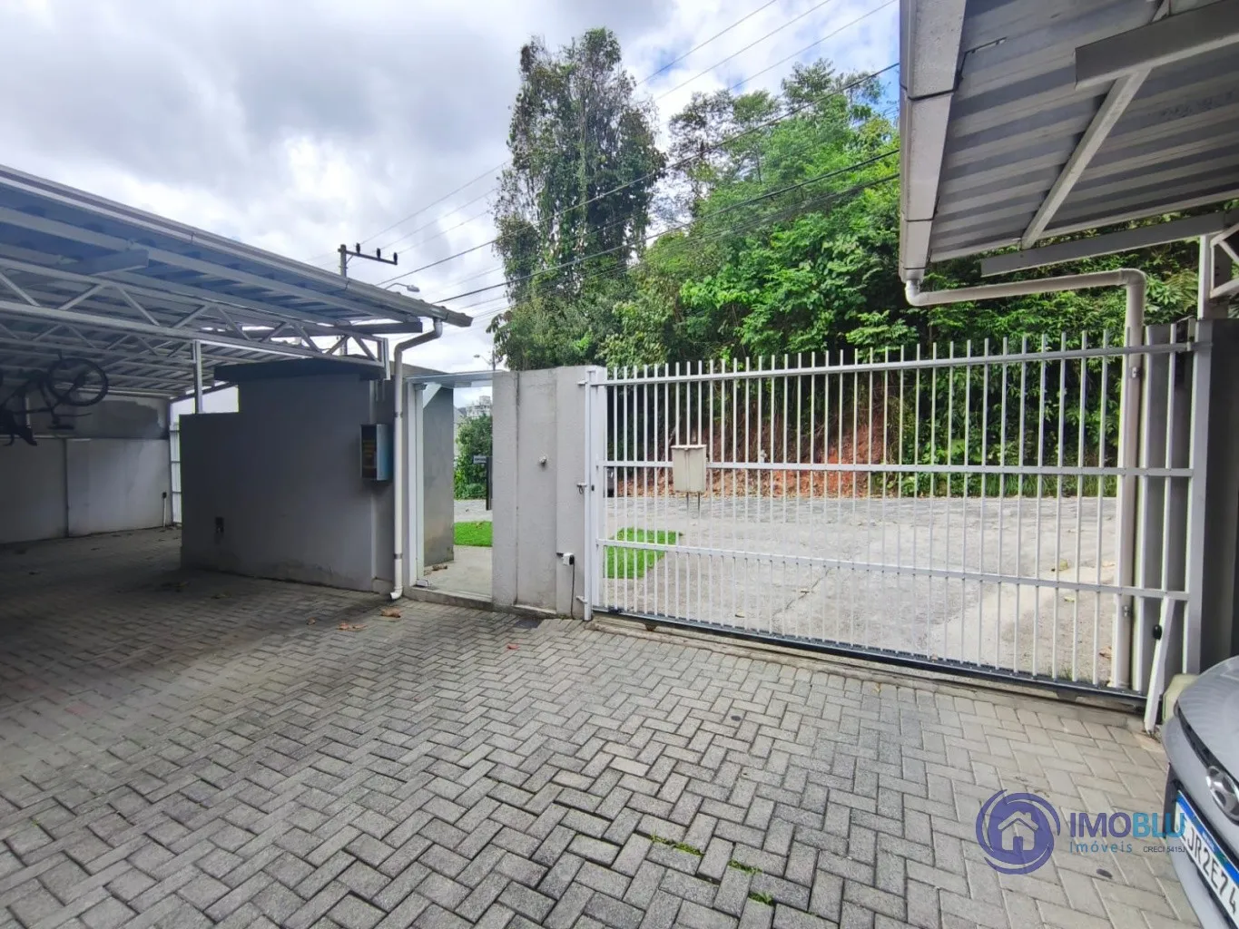 Apartamento de 2 dormitórios ,excelente ,no 4 andar, á venda , completamente mobiliado no Bairro Fortaleza . Só trazer sua mala! — foto 3