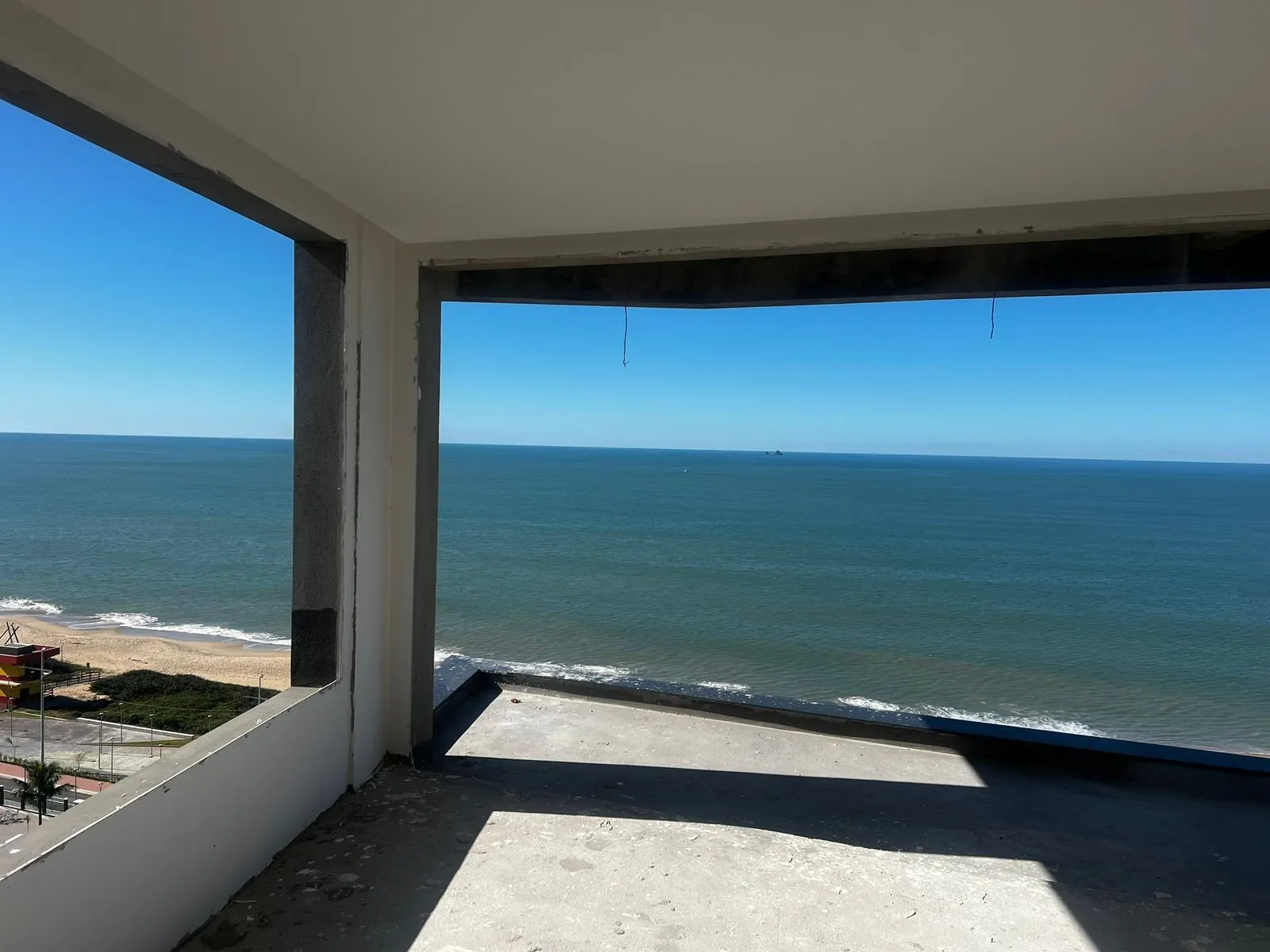 Apartamento Frente Mar em Balneário Piçarras - foto 1