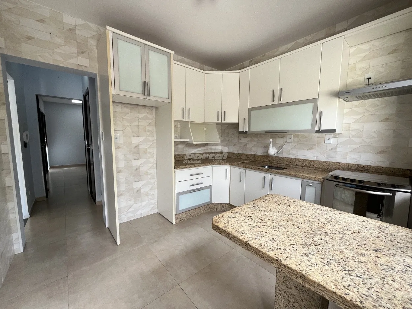 Casa 3 dormitórios( 1 suítes) disponível para locação no Bairro Velha Blumenau — foto 3