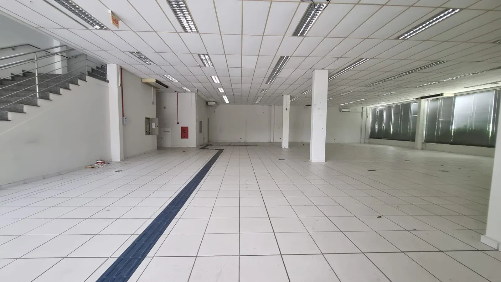 Sua empresa muito bem localizada! Ampla sala para locação, Centro, Indaial, SC — foto 5