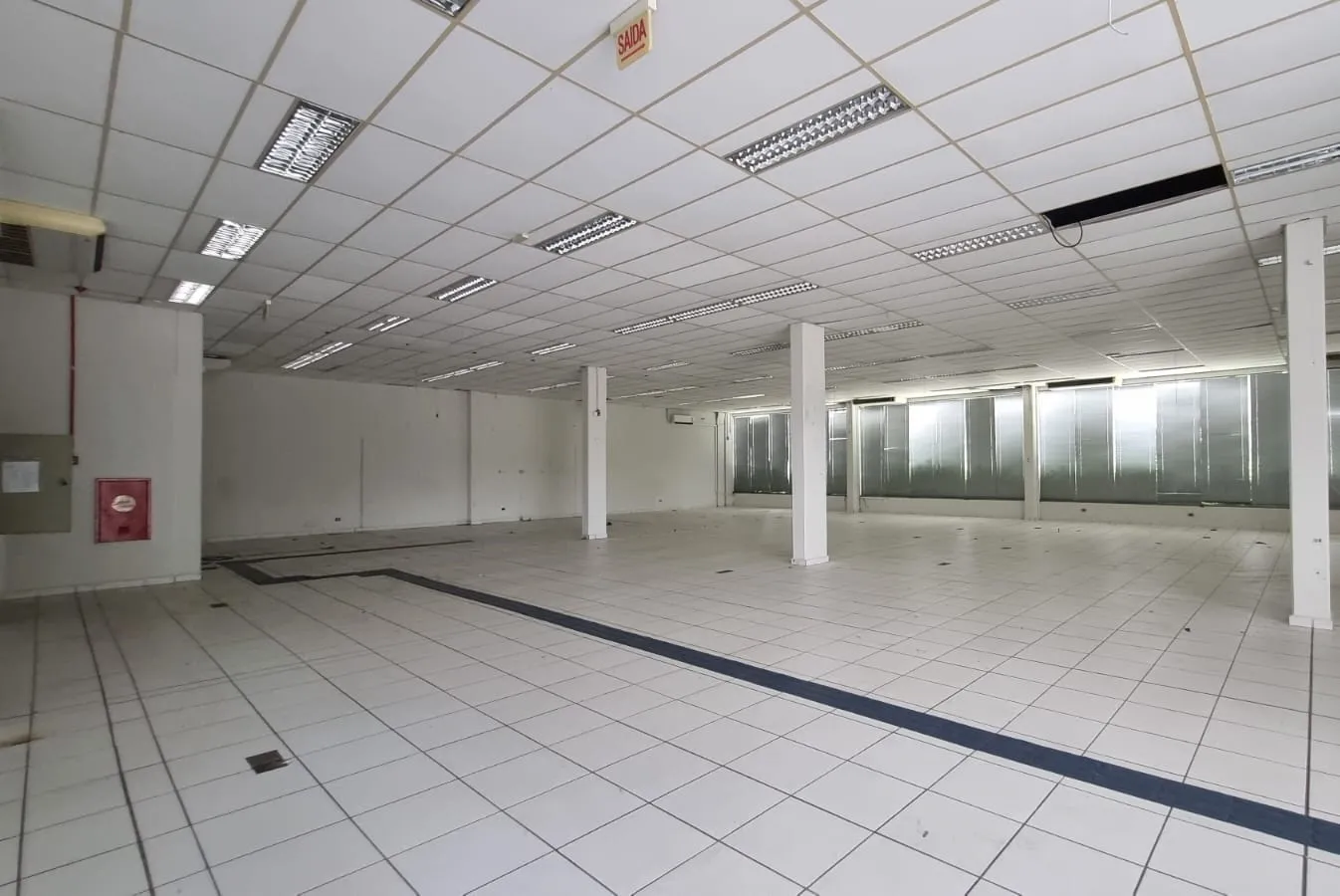 Sua empresa muito bem localizada! Ampla sala para locação, Centro, Indaial, SC — foto 6