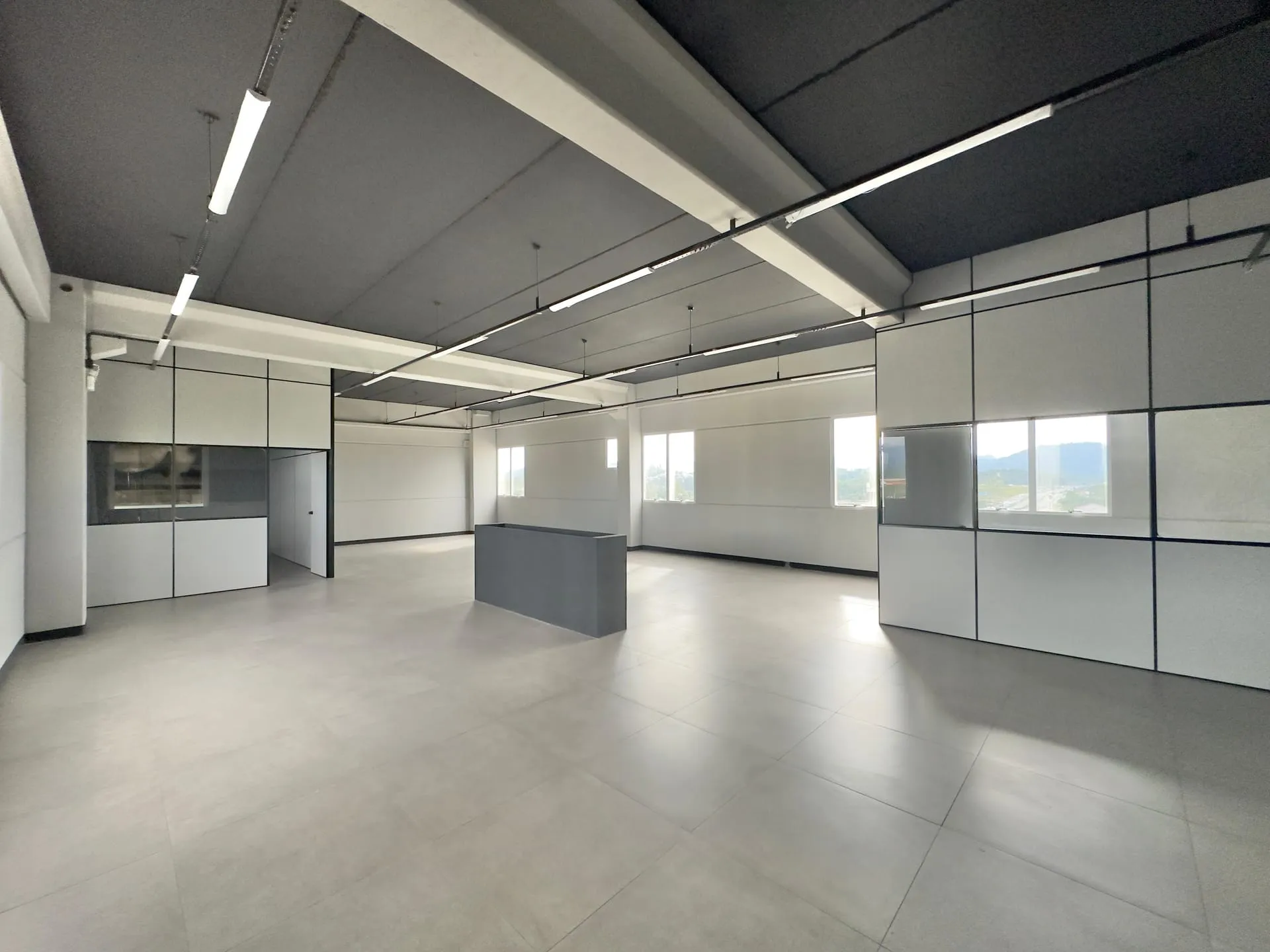 Excelente sala em localização estratégica para locação, BR 470 Indaial, SC — foto 4
