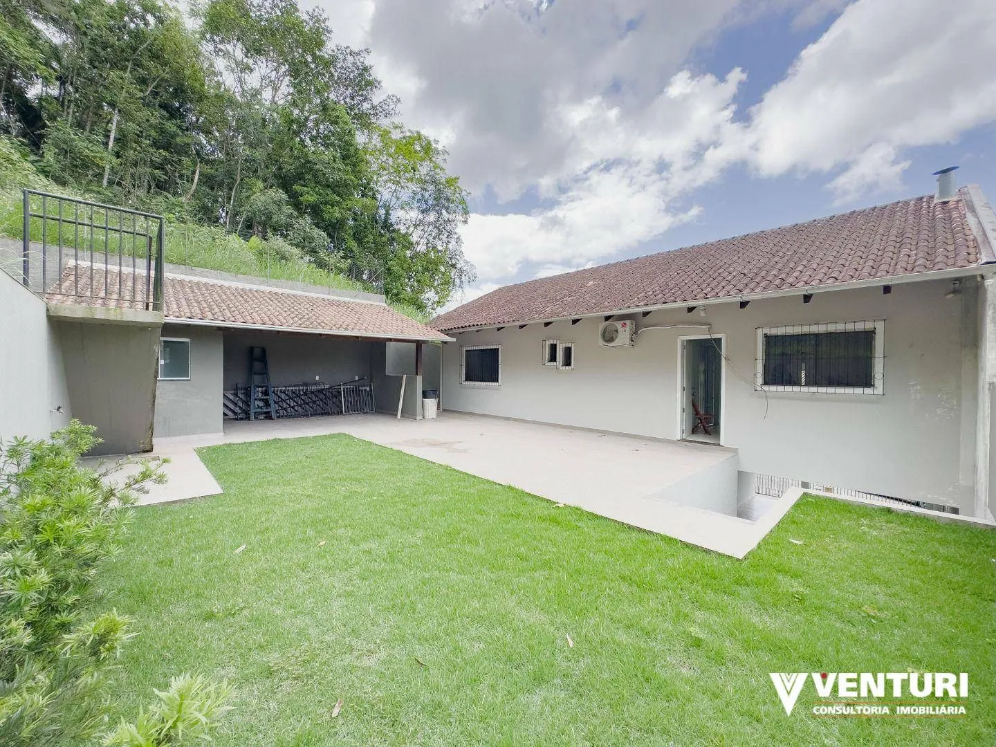 Casa com 3 dormitórios à venda,sendo 1 suíte com 187 m por R$ 820.000 - Escola Agrícola - Blumenau/SC — foto 2