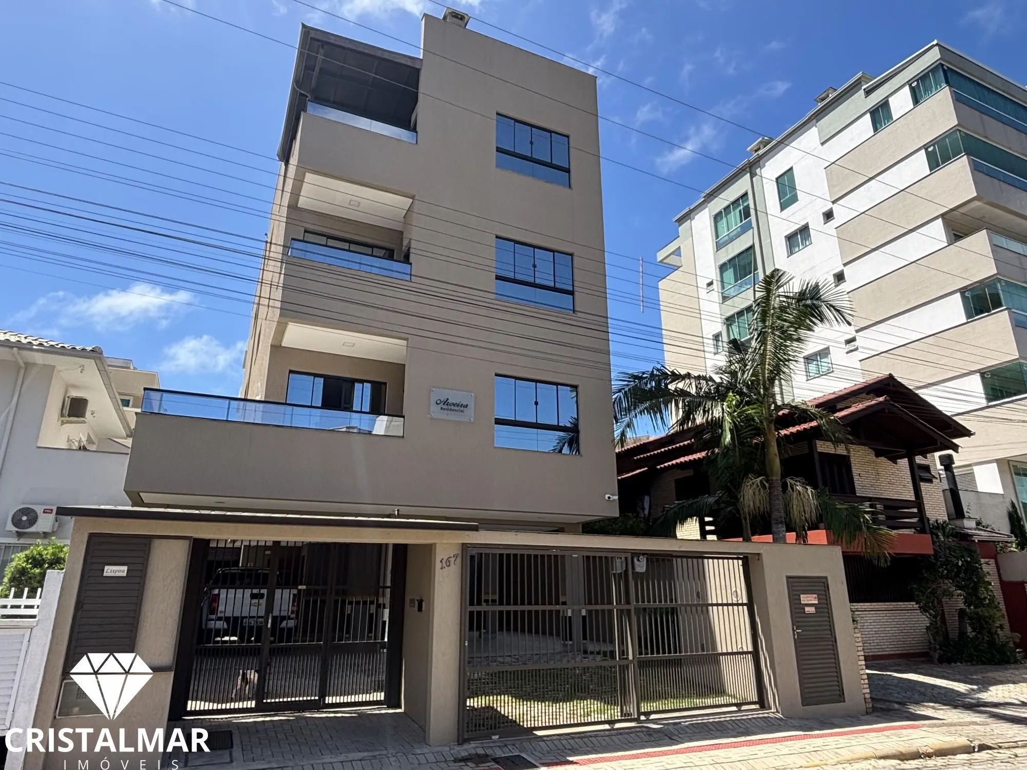 Lindo Residencial, 7 Apartamentos a 250 metros da Praia de Bombas SC - foto 1